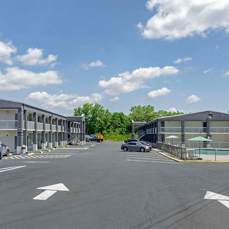 Suburban Studios Verona - Staunton North Экстерьер фото