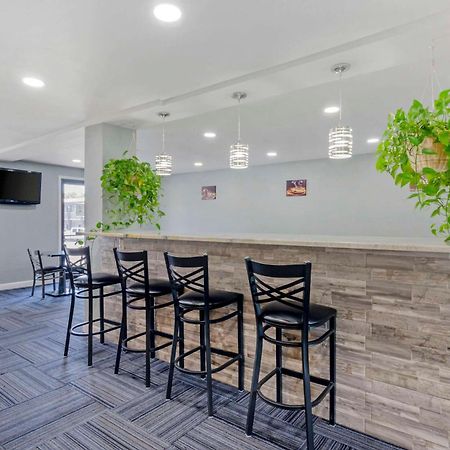 Suburban Studios Verona - Staunton North Экстерьер фото