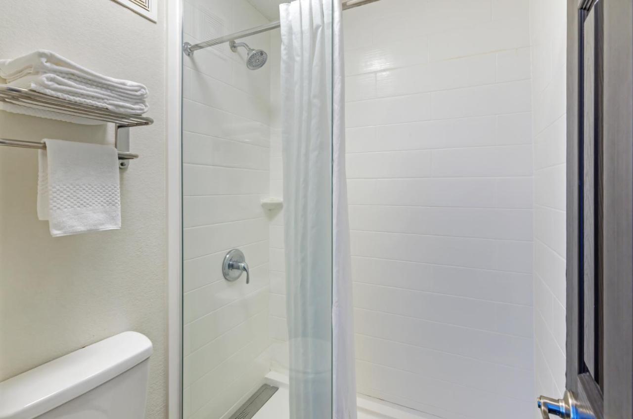 Suburban Studios Verona - Staunton North Экстерьер фото