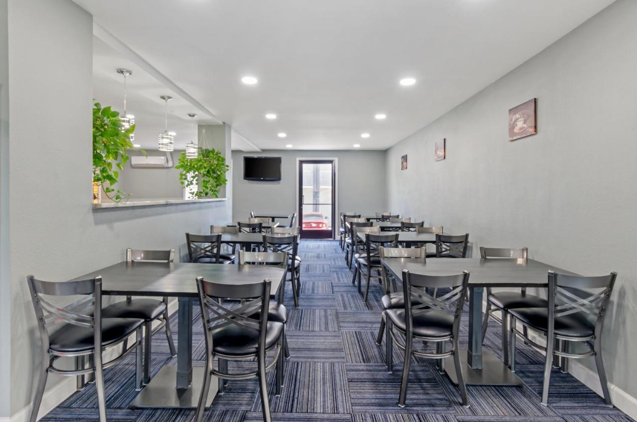 Suburban Studios Verona - Staunton North Экстерьер фото