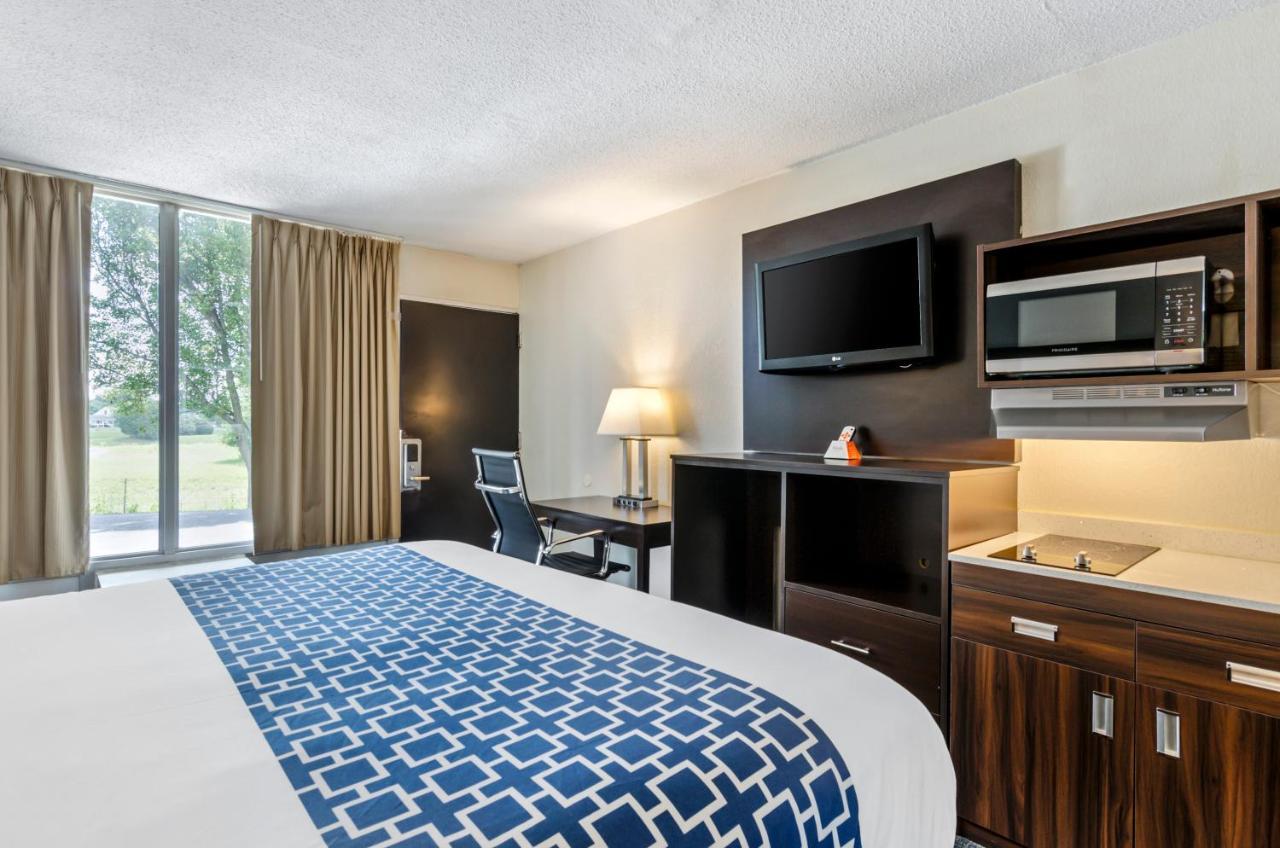 Suburban Studios Verona - Staunton North Экстерьер фото