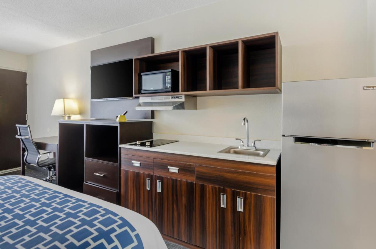Suburban Studios Verona - Staunton North Экстерьер фото