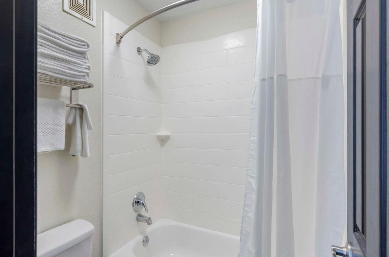 Suburban Studios Verona - Staunton North Экстерьер фото