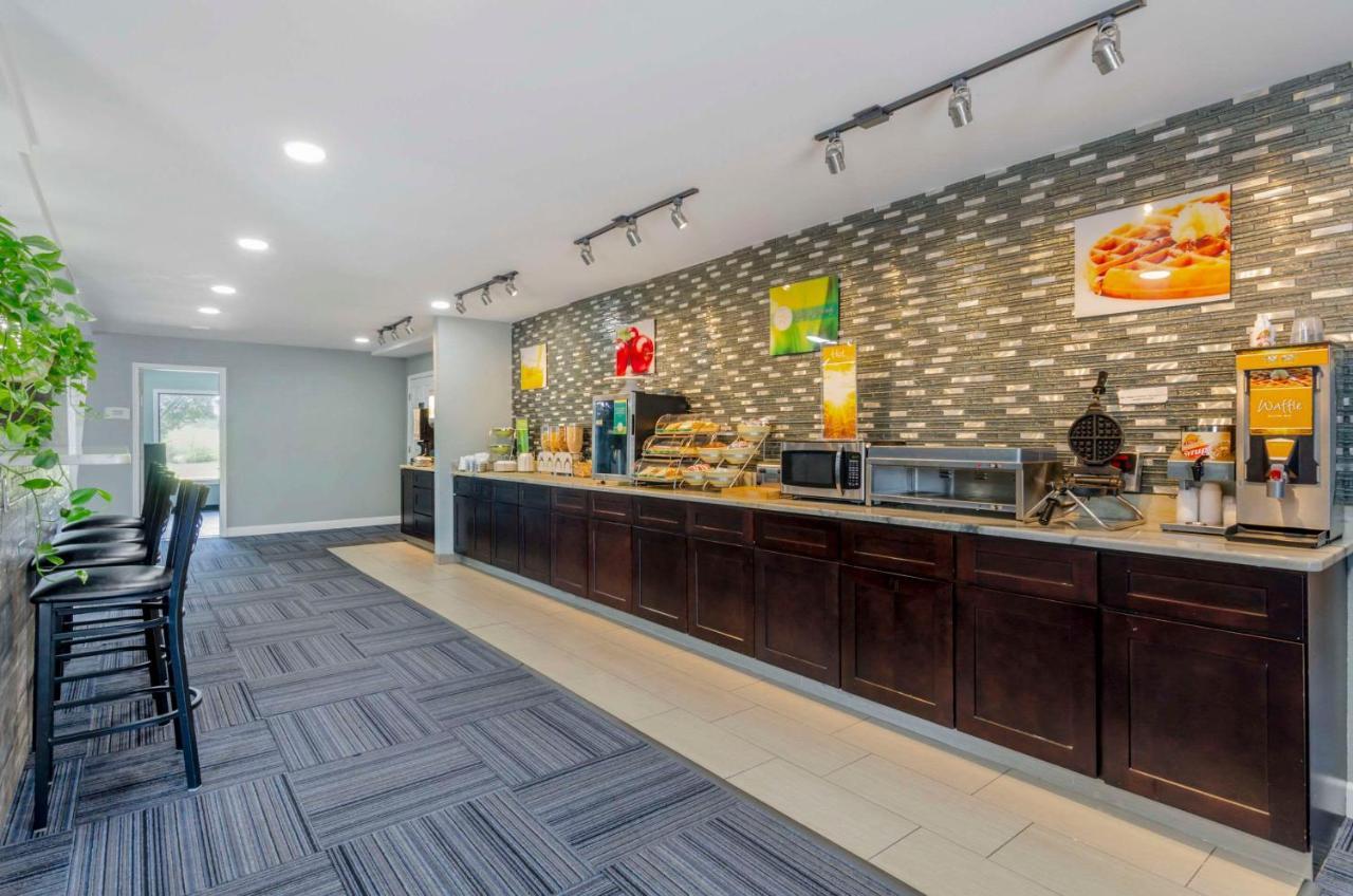 Suburban Studios Verona - Staunton North Экстерьер фото